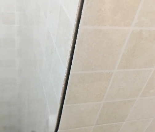 青县瓷砖空鼓维修公司分享阳台瓷砖脱落的修复过程可以分为以下几个步骤