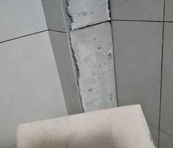 青县瓷砖空鼓维修公司分享下厨房瓷砖脱落的补救措施。